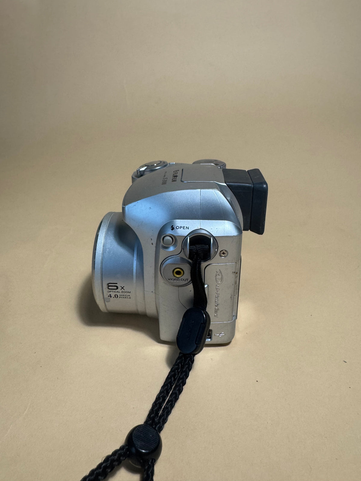 Fujifilm FinePix S3100 Digital Camera (Silver)
